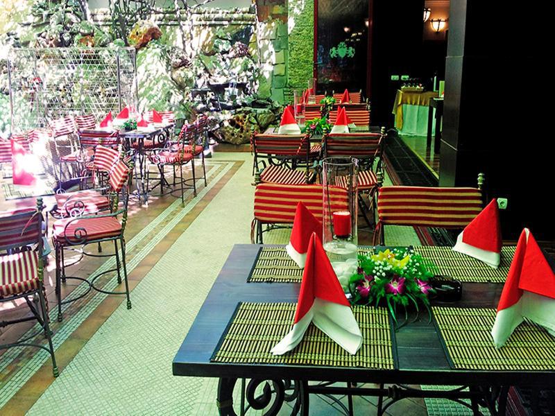 Hotel Prahova Plaza Ploieşti Exterior foto
